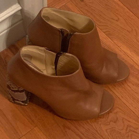 Genuine Italian leather block heel shoes - Picture 2 of 6